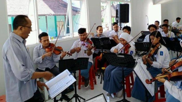 8 Bidang Studi Kesenian di Sekolah Tingkat Menengah (SMK)